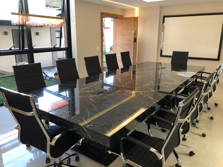 Sala de reunião do escritório Assis Linhares